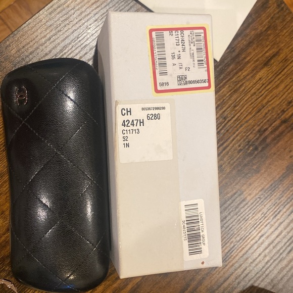 Authentic Brand new Round chanel sunglasses w/ metal & imitation pearls frame. - Picture 13 of 13